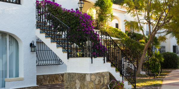 Pintar Fachadas de Casas Unifamiliares / Chalets Alfaz del Pi · Pintura para Pintado de Balcones, Barandillas, Terrazas y Exteriores