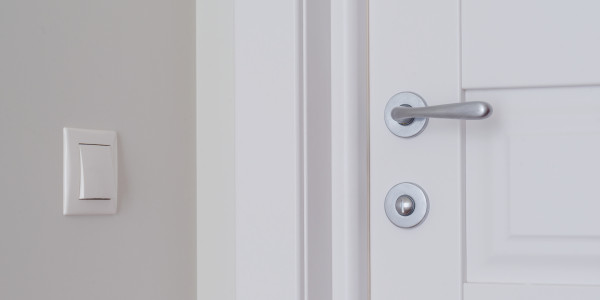 Pintar Fachadas y Patios de Luces de Comunidades Vecinos / Propietarios Los Montesinos · Pintura para Pintado de Puertas Privadas de Vecinos